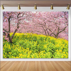 Lofaris Rosa Kirschblüten Frühlingslandschaftshintergrund mit gelben Rapsfeldern, natürliche Fotokulisse für Porträt und Fotostudio