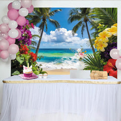 Lofaris Lebendiger tropischer Strand Hintergrund mit Palmen und bunten Blumen, eine farbenfrohe Fotokulisse für Sommer und Urlaub