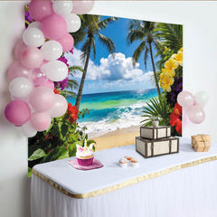 Lofaris Lebendiger tropischer Strand Hintergrund mit Palmen und bunten Blumen, eine farbenfrohe Fotokulisse für Sommer und Urlaub