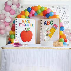 Lofaris Bunter Schulanfang-Hintergrund mit Notizbuch und Luftballons, farbenfrohe Fotokulisse für den ersten Schultag