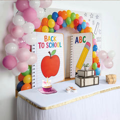 Lofaris Bunter Schulanfang-Hintergrund mit Notizbuch und Luftballons, farbenfrohe Fotokulisse für den ersten Schultag