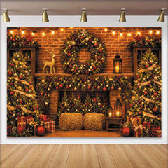Lofaris Gemütlicher Weihnachtshintergrund mit Kamin Ziegelwand und Lichterkette, festliche Kulisse für Familienfotos