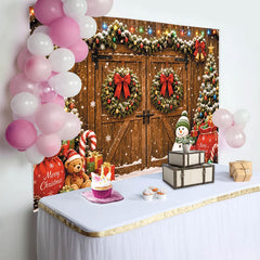 Lofaris Rustikaler Weihnachts-Hintergrund mit Scheunentüren Schnee und Weihnachtsbäumen, gemütliche Fotokulisse für Winterparty Dekoration