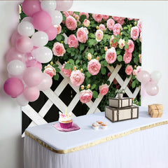 Lofaris Zarter rosa Rosen-Spalier-Hintergrund mit weißem Gitter, romantische Fotowand für Frühlings- und Gartenfotografie