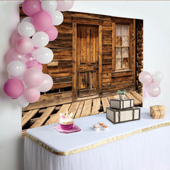 Lofaris Rustikaler Holzhaus Hintergrund mit alter Holztür und zerbrochenen Fenstern, verwitterte Fotokulisse im Vintage-Stil für Fotoshootings