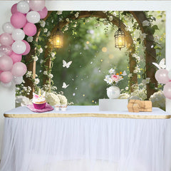 Lofaris Romantischer Holzbogen Hochzeitshintergrund mit weißen Blumen, leuchtende Kulisse für Verlobung und Fotoshooting im Freien