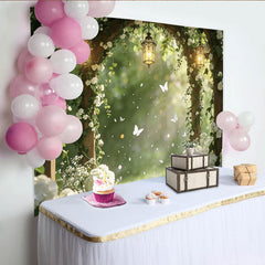 Lofaris Romantischer Blumenbogen Fotohintergrund mit weißen Blüten und Laternen, verträumte Kulisse für Hochzeiten und Fotoshootings