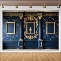 Lofaris Dunkelblauer Fine-Art Fotohintergrund mit goldenen Säulen und Ornamenten, elegante Kulisse für luxuriöse Porträtfotografie im Studio