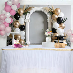 Lofaris Schwarz-goldener Abschlussfeierhintergrund mit Bogen und Luftballons, stilvolle Kulisse für Fotostudio und Zeremonie