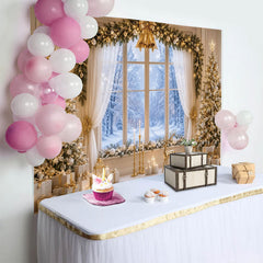 Lofaris Goldener Weihnachts-Hintergrund mit Winterfenster und Tannen, elegante Kulisse für festliche Winterfotos