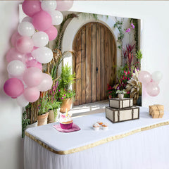 Lofaris Sonniger Innenhof Tür Hintergrund Holzbogen Pflanzen