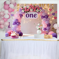 Lila Rosa Ballon Erster Geburtstag Cake Smash Hintergrund Blumen EINS Schaukelpferd