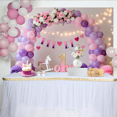 Rosa Lila Ballon Erster Geburtstag Cake Smash Hintergrund Blumen EINS Lichterkette