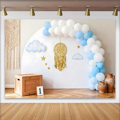 Lofaris Boho 1. Geburtstag Cake Smash Hintergrund Blau Weiß Ballonbogen Gold Traumfänger