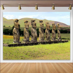 Lofaris Sieben Moai Statuen Grüne Wiese Landschaft Hintergrund Osterinsel Historische Stätte